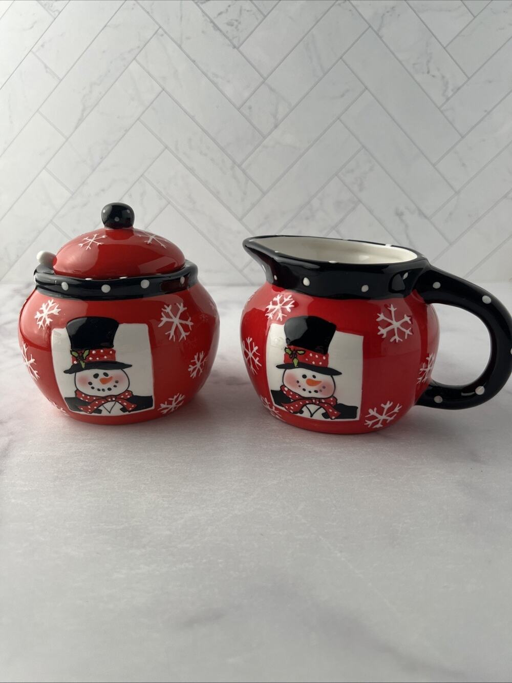 Vintage 2004 Christmas Holiday Snow Flake Snowman Cream and Sugar Set New Red